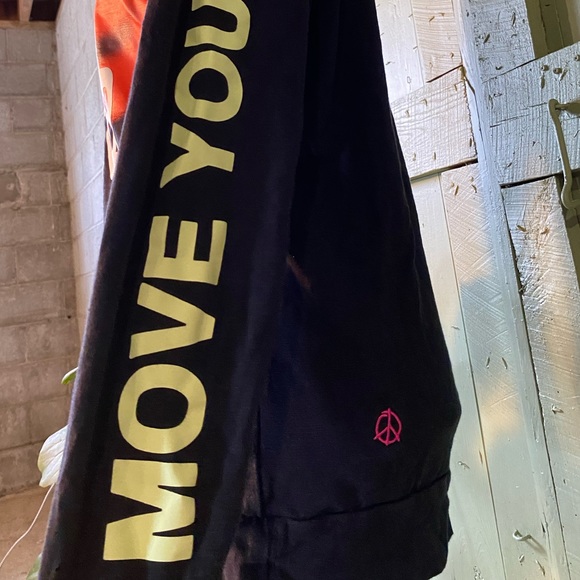 Nike World Tour Long Sleeve Graphic Tee Shirt - Picture 7 of 7